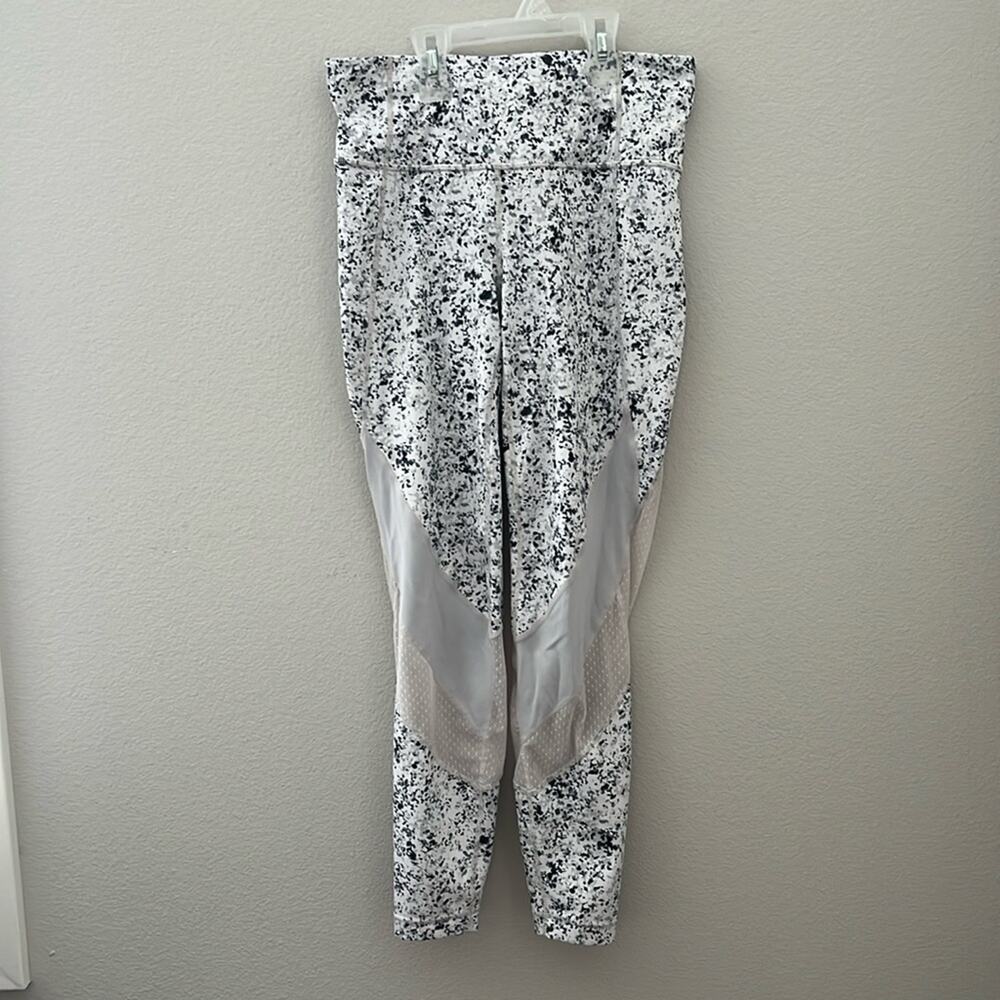Athleta Sandstone Salutation 7/8 Leggings | Size Medium Tall